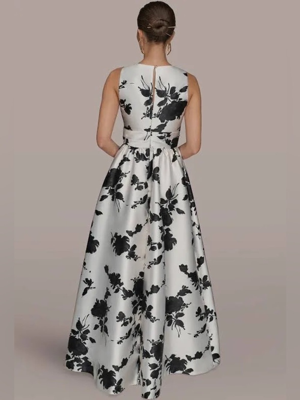 Donna Karan Black and White Floral V-Neck SLEEVELESS FIT AND FLARE GOWN - Picture 4 of 14